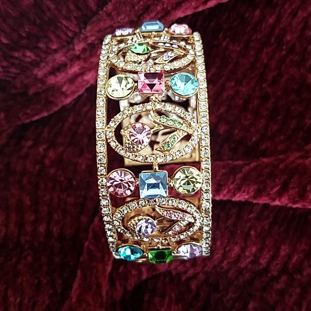 😍😍😍Multi stones Cuff😍😍